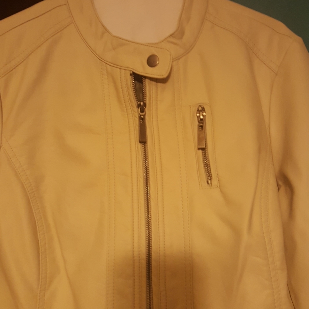 Cream leather-like short jacket